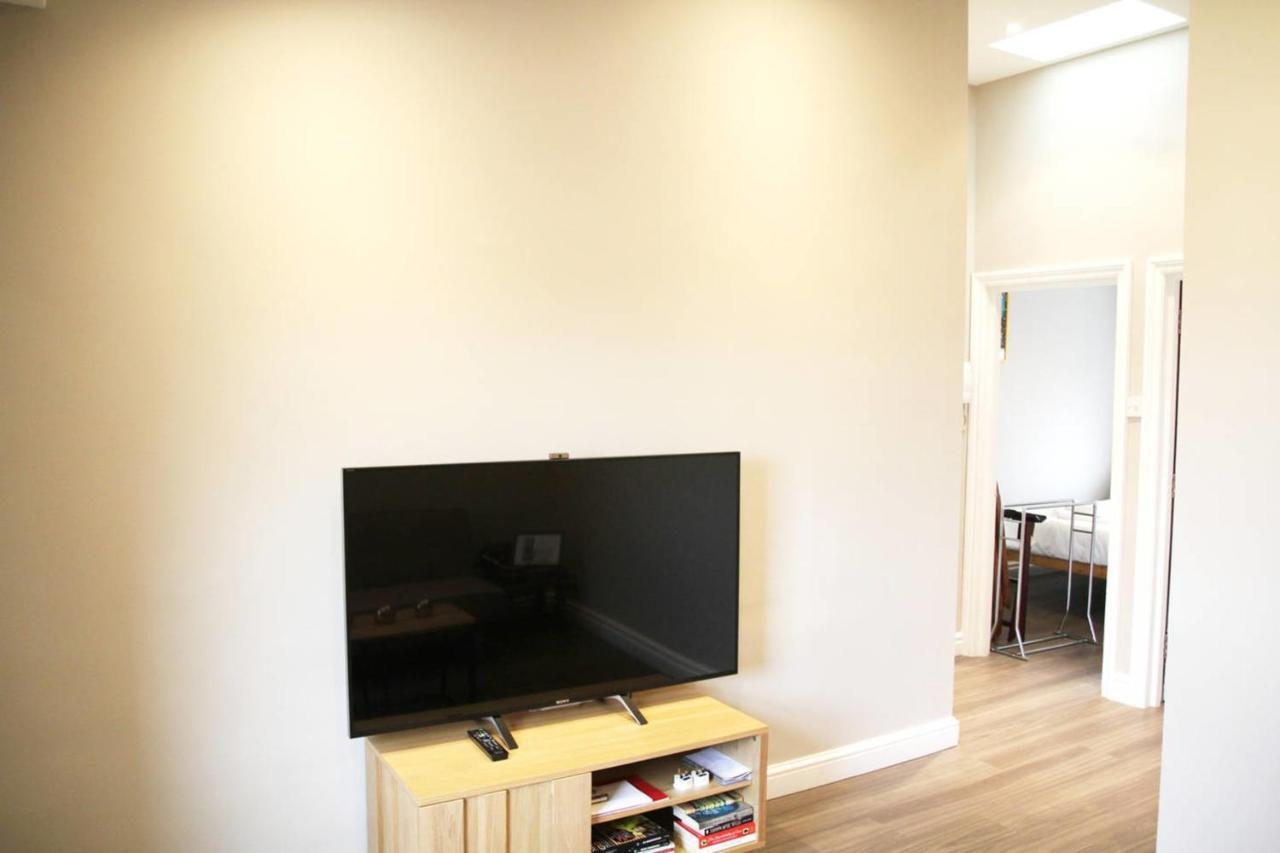 Guestready - Quaint English Flat Near Portobello Apartment Лондон Екстериор снимка